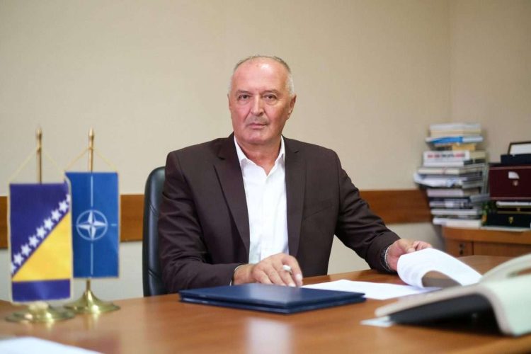 Ministar obrane BiH zapjevao Thompsonov hit pa se našao na udaru srpskih medija