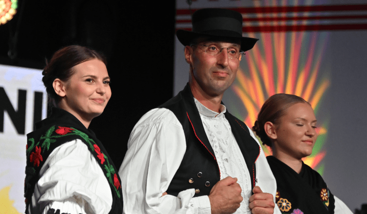 Folklornim večerima započinju 60. Vinkovačke jeseni