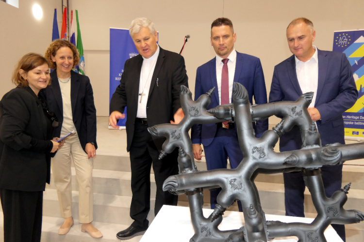 U Sisku otvorena izložba ‘Kratka povijest hrvatske skulpture’