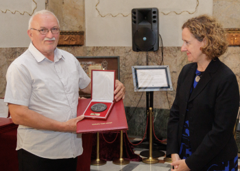 Pavuša Vežić dobitnik je nagrade za životno djelo ‘Vicko Andrić’