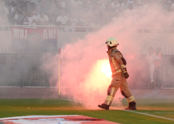 Dinamo uvjerljivo slavio u blijedom derbiju i preuzeo vrh ljestvice