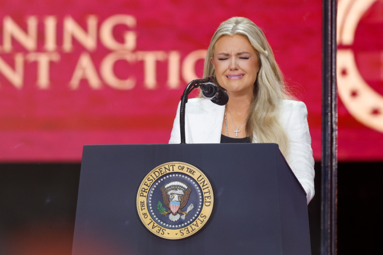 Erika Kirk na komemoraciji za njenog muža Charlija: ‘Opraštam jer je to ono što je Isus učinio, i to je ono što bi Charlie učinio!’