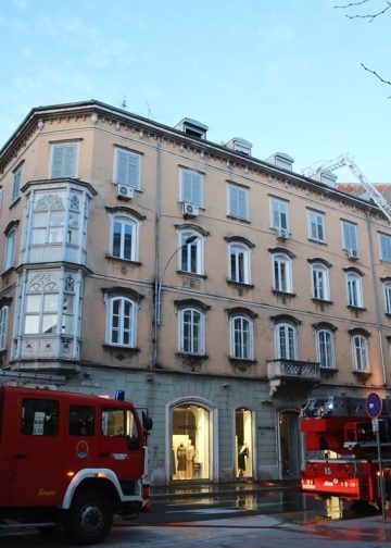 Požar u središtu Rijeke: pronađeno tijelo, više građana zatražilo pomoć zbog dima