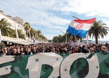 FOTOGALERIJA Prosvjed Torcide na Splitskoj rivi