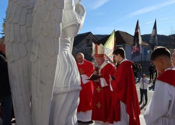 Projekt Marijinih ratnika: nadbiskup Križić blagoslovio kip svetog Mihaela