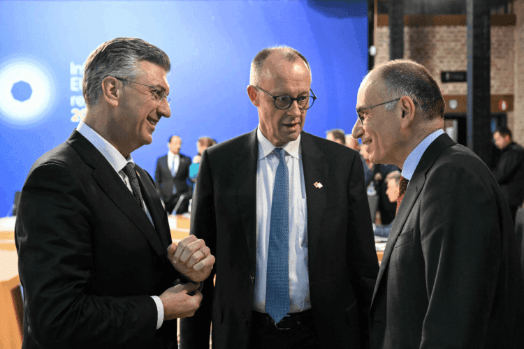 Trump će objaviti plan za obnovu Gaze i slanje vojnika