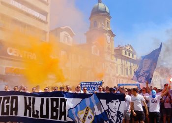 Armada napravila spektakl na ulicama Rijeke uoči derbija