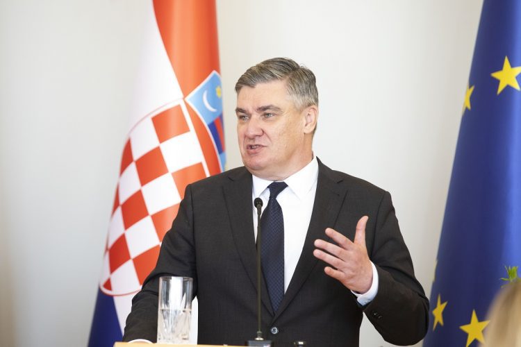 Milanović pravoslavnim vjernicima: Hristos voskrese