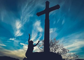 Ne svjetovni mesije, nego ruke uzdignute nebu