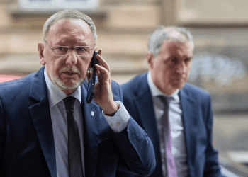 Davor Božinović dolazi na sastanak predsjedništva HDZ-a.