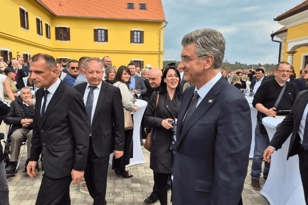 Andrej Plenković i nekoliko ministara nazočili otvaranju Heritage hotel Terbotz, projekt obitelji Jakopić vrijedan 4,9 milijuna eura.