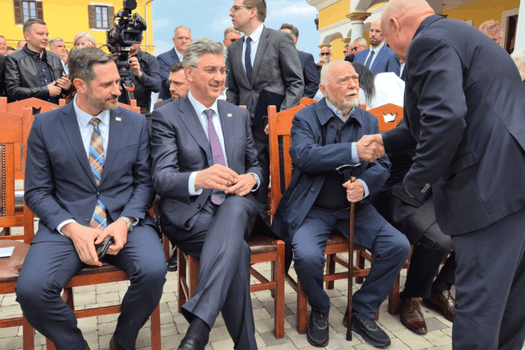 Andrej Plenković i nekoliko ministara nazočili otvaranju Heritage hotel Terbotz, projekt obitelji Jakopić vrijedan 4,9 milijuna eura.