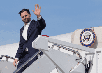 Američki podpredsjednik J.D Vance vraća sa službenog puta iz Pakistana