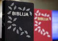 Ovako izgleda Biblija s novim prijevodom koji je u najmanju ruku upitan