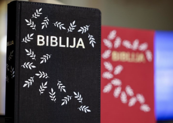 Ovako izgleda Biblija s novim prijevodom koji je u najmanju ruku upitan