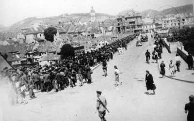 Hrvatski zarobljenici prilikom prolaska kroz Maribor na putu prema stratištima/foto Wikimedia Commons