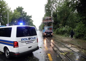 Nevrijeme u Zagrebu: troje ozlijeđenih, 70 intervencija