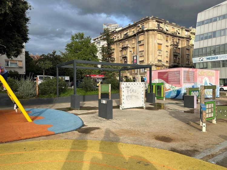 Centar Rijeke: Trg ispred škole zatvoren, prijeti urušavanje garaže