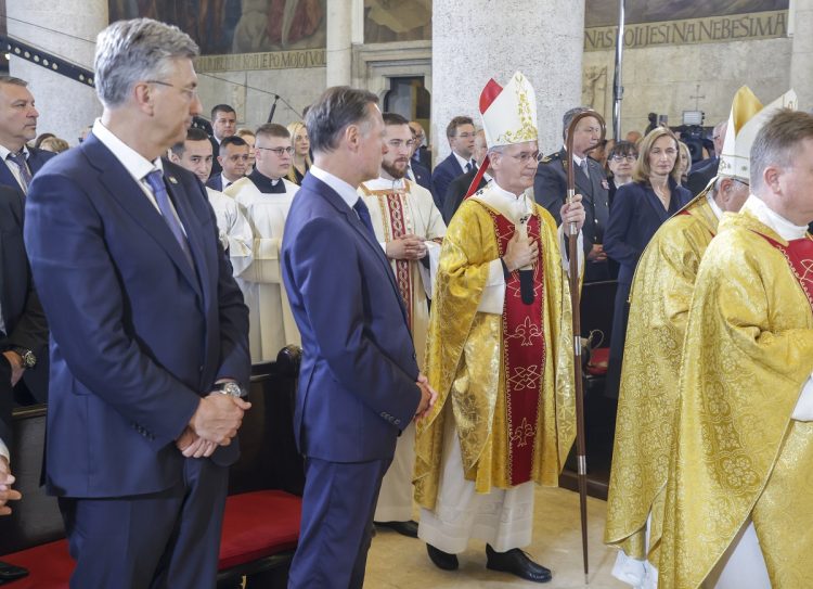 Mons. Kutleša na Dan državnosti: Narod ne umire prvo zemljopisno, nego duhovno