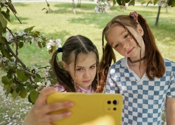 Poziv roditeljima: Sudjelujte u istraživanju o zaštiti djece na YouTubeu i TikToku
