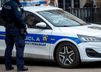 Motikom prijetio novinaru na Rivi, završio u pritvoru