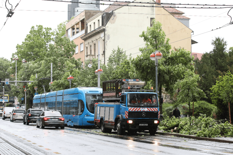 Nevrijeme poharalo sjever Hrvatske, jedna osoba ozlijeđena