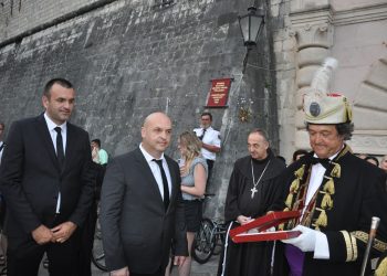 Drevna Bokeljska mornarica preuzela vlast u Kotoru i zaplesala slavna kola
