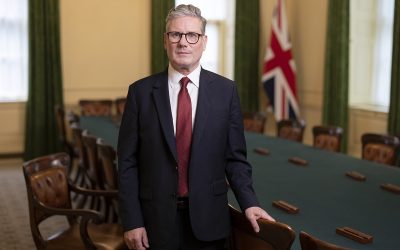 Keir Starmer službeni portret Foto: Službeni portret (ex)premijera Keira Starmera nakon imenovanja, London, 5. srpnja 2024. — Simon Dawson / Downing Street 10 (OGL v3.0)