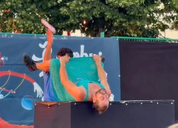 (VIDEO) Skandalozna LGBT predstava u Istri: Pred djecom koristili umjetna spolovila i simulirali ejakulaciju