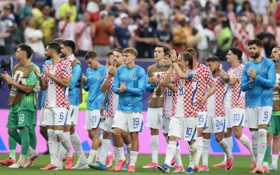 Hrvatski igrači slave pobjedu.
foto HINA/ Daniel KASAP/ ds