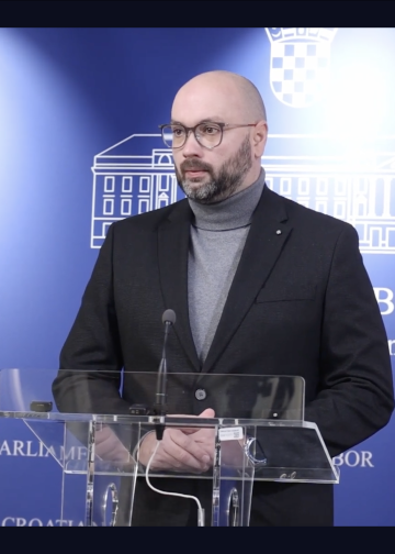 Baksa: ‘Poštovane kolegice i kolege, poštovana stoko’
