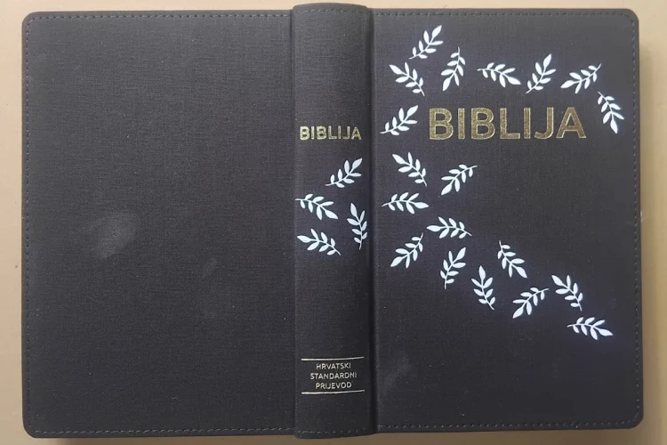 Fantomski urednik prijeporne Biblije unio 365 promjena i dotisak pretvorio u novo izdanje