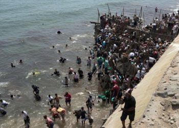 Drama u španjolskoj enklavi: Tisuće migranata preplavile Ceutu, Tajani traži suspenziju Schengena
