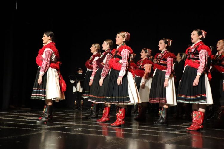 U Sisku započela 32. Zimska škola hrvatskoga folklora