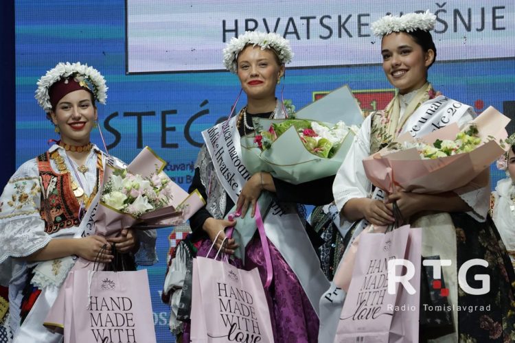 Djevojka iz Argentine ponijela titulu na 13. Reviji tradicijske odjeće
