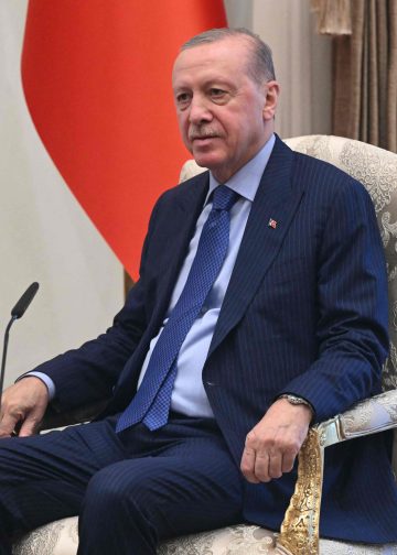 Erdogan za poklone čelnicima NATO-a dao pištolje i kutiju bojevog streljiva