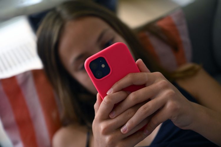 EU razmatra zabranu društvenih mreža za djecu mlađu od 13