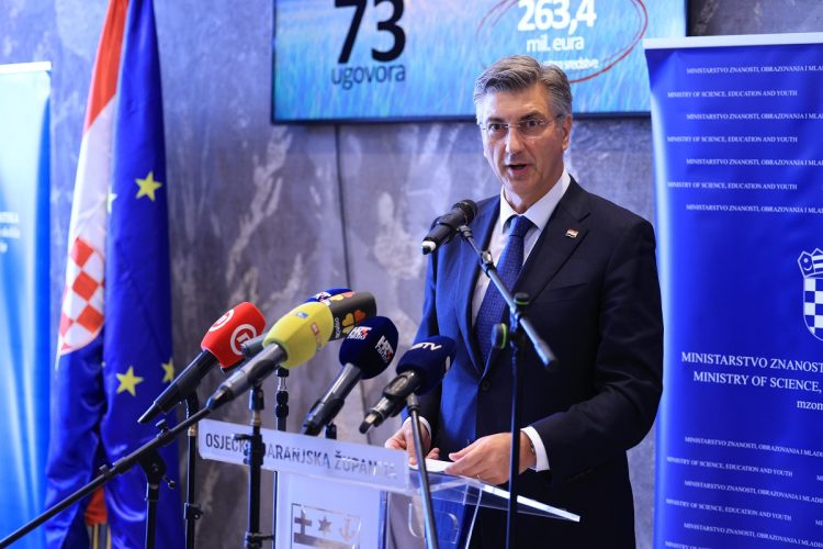 Plenković reterirao: nakon što je Milanović zaustavio slanje vojske, Vlada u Pariz  šalje policiju