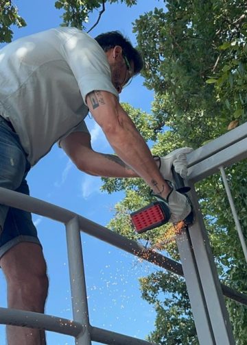 Miletić s Mostovcima izveo desant na ograđenu plažu ispred Hiltona