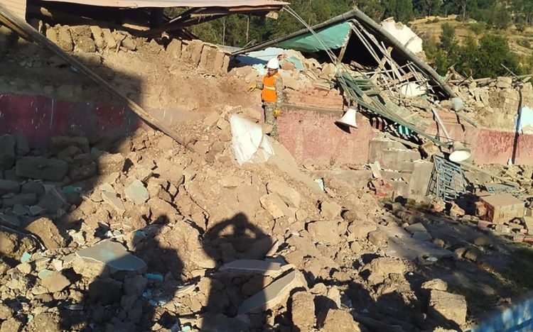 Potres magnitude 7,7 pogodio otok Flores: Masovne evakuacije i žrtve