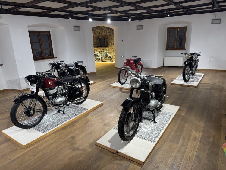Karlovački oldtimeri na utvrdi Dubovac: Pogledajte izložbu motocikala koji su obilježili 20. stoljeće