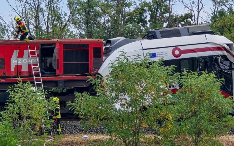 Teška željeznička nesreća kod Škrinjara: U sudaru vlakova 19 ozlijeđenih