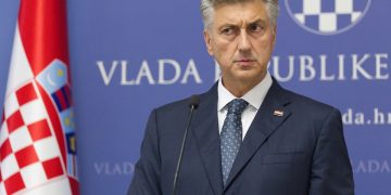 Plenković o aferi u Lici: Voda je ispravna za piće, rješavamo problem i uvodimo ekocid u Kazneni zakon