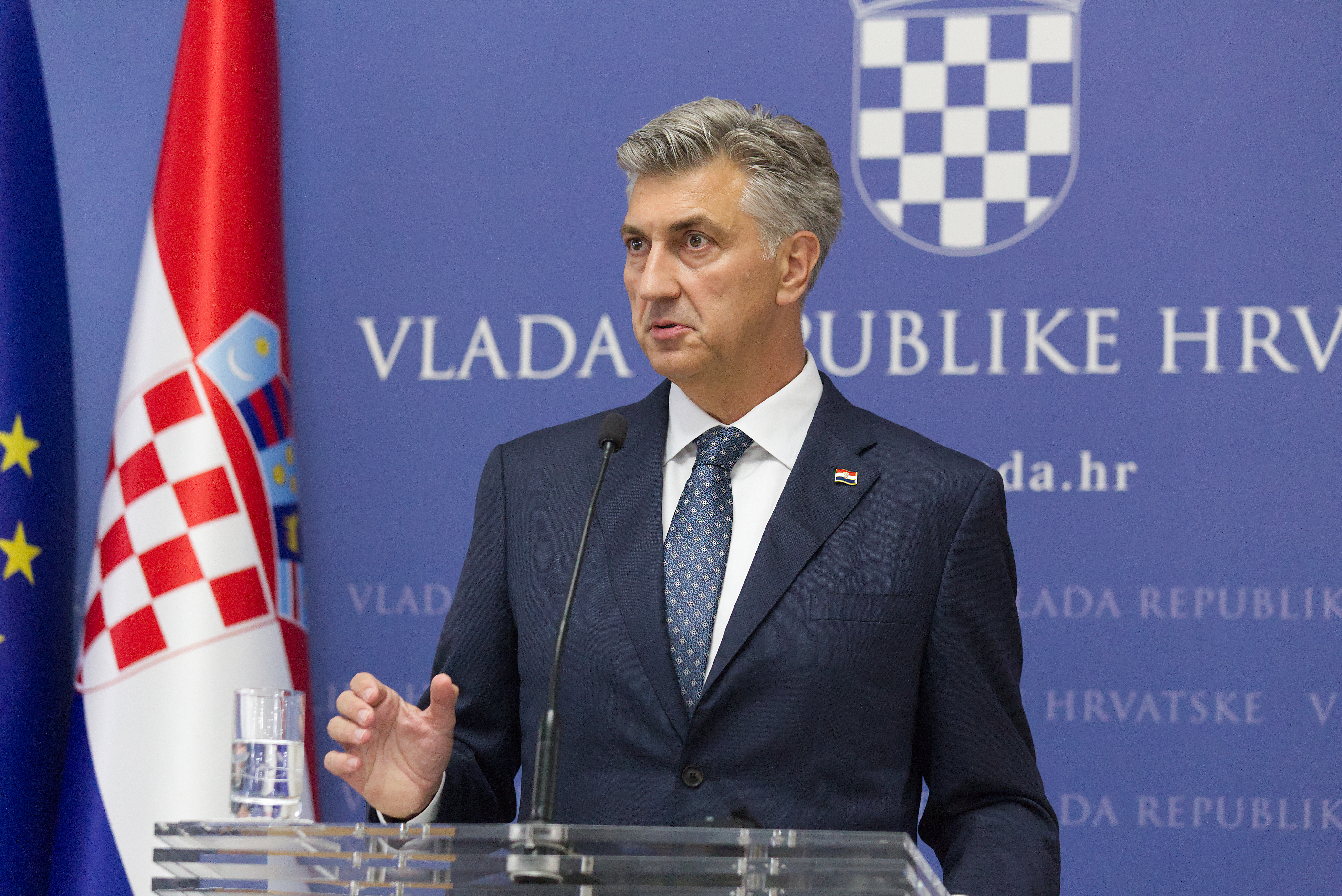 Plenković: događaji u Splitu su velika sramota, a govor mržnje nedopustiv i nevjerojatan Plenković: događaji u Splitu su velika sramota, a govor mržnje nedopustiv i nevjerojatan