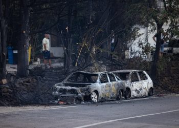 Prizori pustoši od Mimica do Omiša: Izgorjele kuće i automobili, otvorene vatre više nema