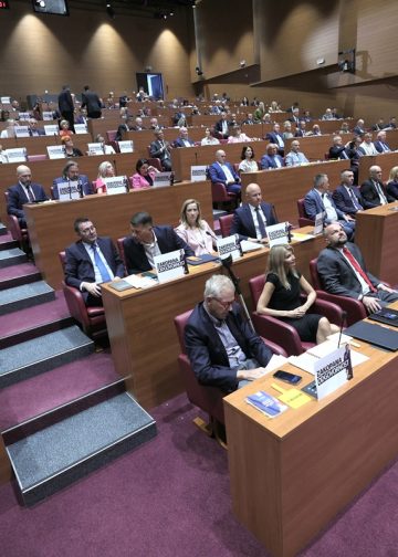 Izvanredna sjednica Sabora: Odbijeni prijedlozi Milanovića i oporbe, Vladi dan rok od 90 dana za izvješće o Gospiću