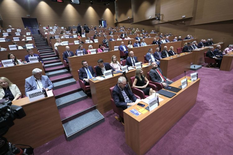 Izvanredna sjednica Sabora: Odbijeni prijedlozi Milanovića i oporbe, Vladi dan rok od 90 dana za izvješće o Gospiću