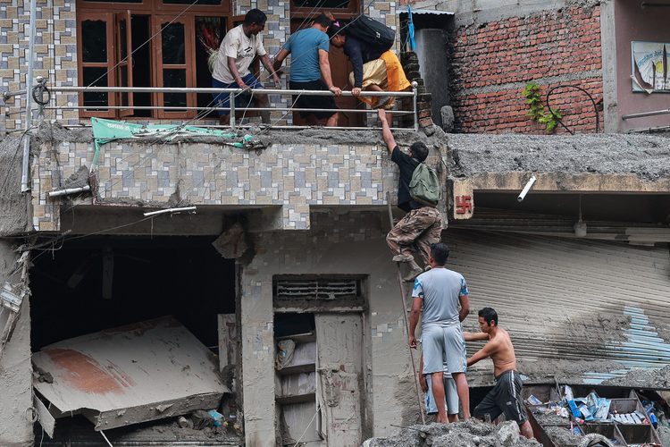 Broj žrtava poplave u Nepalu i Kini porastao na 623, spašeno više od 4400 ljudi