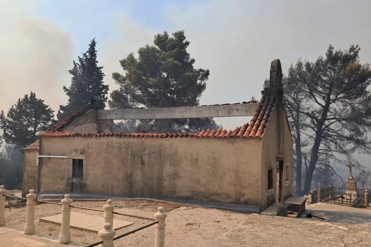 Izgorjela crkva sv. Petra i Pavla u Potomju