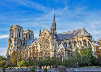 O bogoslužnom prostoru na primjeru Notre Dame u Parizu